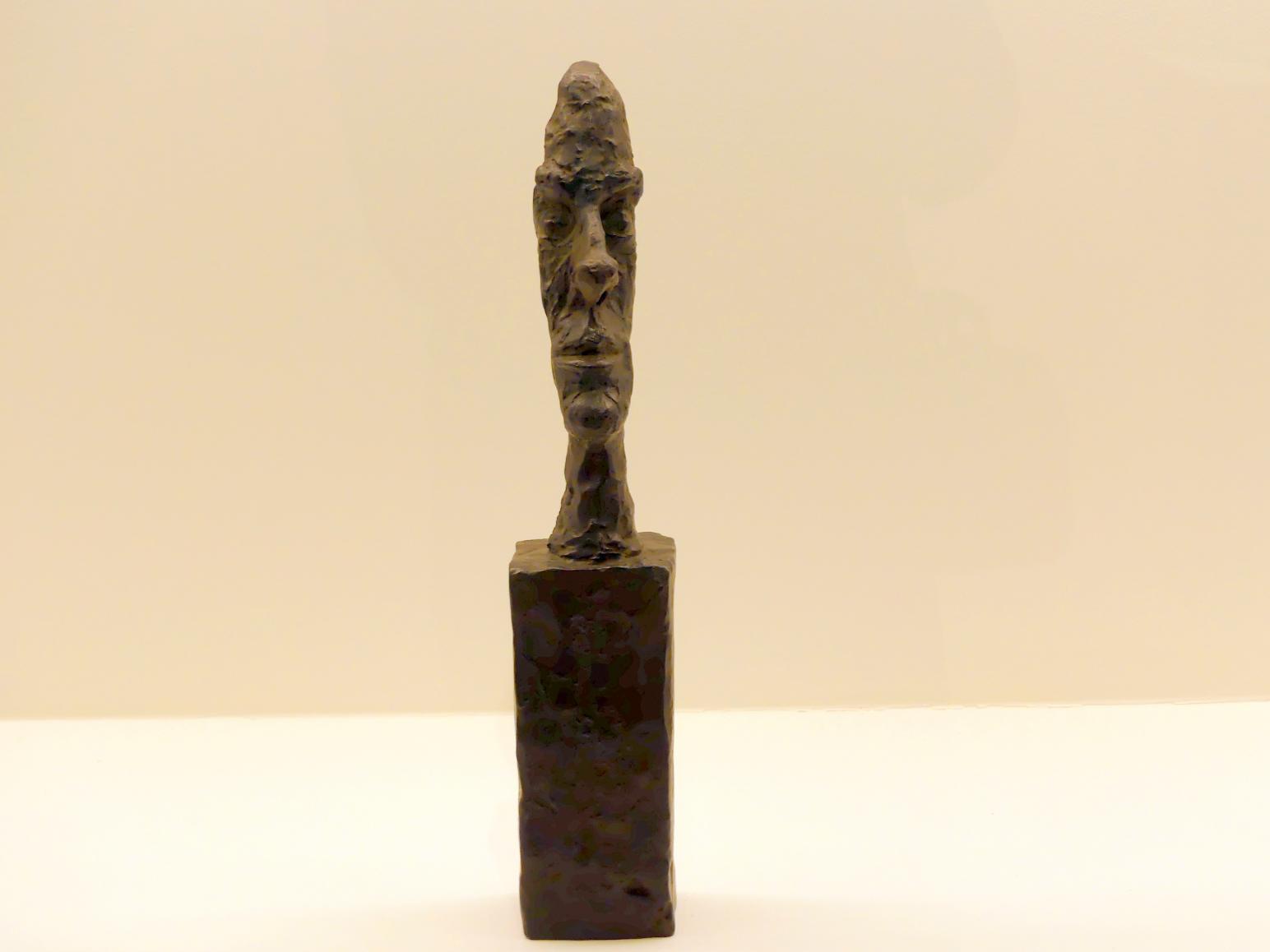 Alberto Giacometti (1914–1965), Kopf auf einem Podest ("Kopf ohne Schädel"), Prag, Nationalgalerie im Messepalast, Ausstellung "Alberto Giacometti" vom 18.07.-01.12.2019, Kleine Skulpturen, um 1958