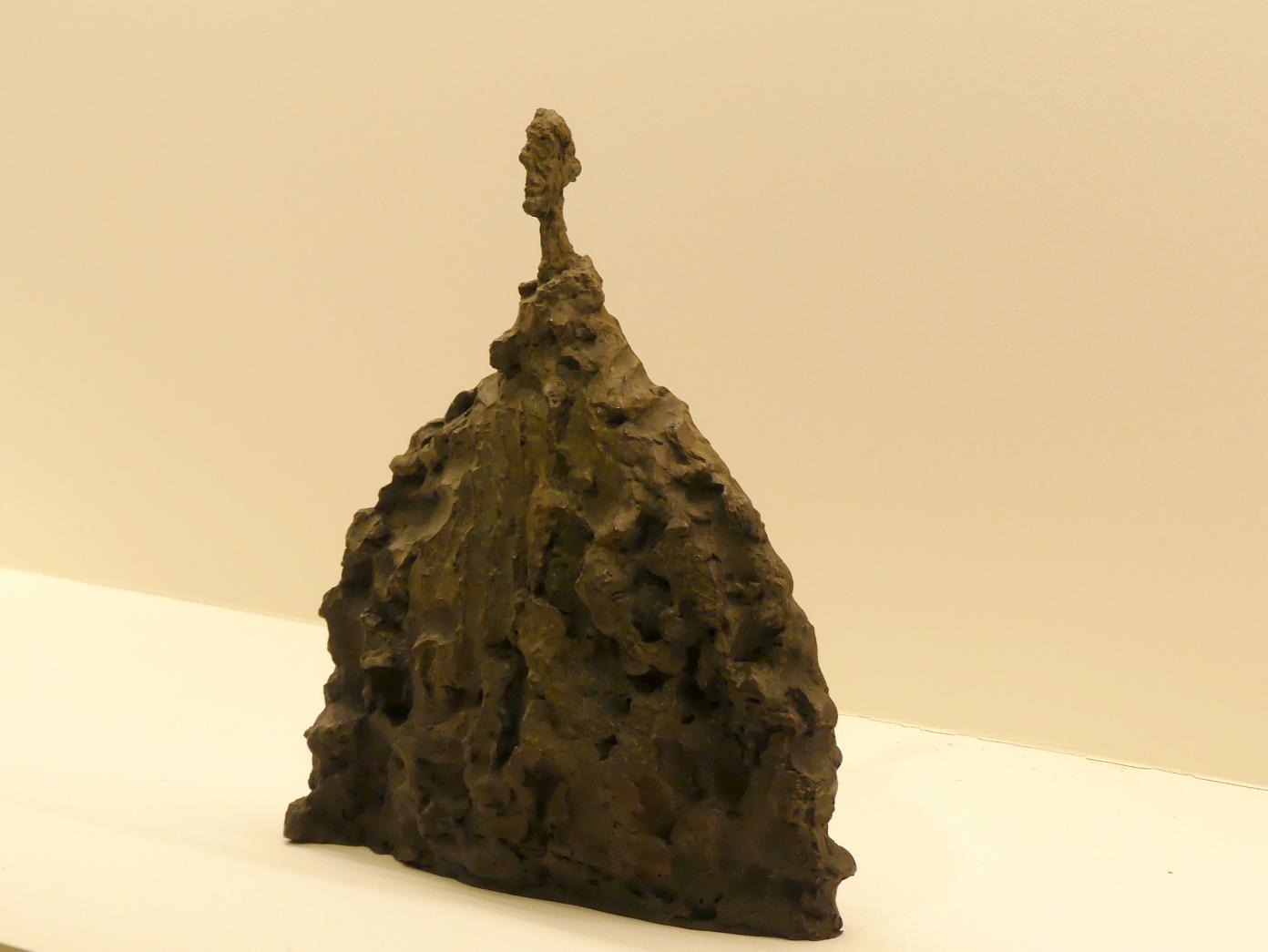 Alberto Giacometti (1914–1965), Büste eines Mannes, Prag, Nationalgalerie im Messepalast, Ausstellung "Alberto Giacometti" vom 18.07.-01.12.2019, Kleine Skulpturen, 1956, Bild 2/3