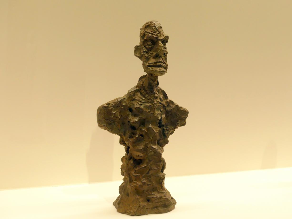 Alberto Giacometti (1914–1965), Büste eines Mannes ("New York II"), Prag, Nationalgalerie im Messepalast, Ausstellung "Alberto Giacometti" vom 18.07.-01.12.2019, Kleine Skulpturen, 1965, Bild 2/3