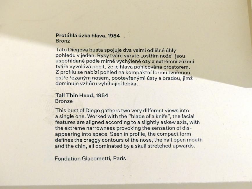 Alberto Giacometti (1914–1965), Hoher schmaler Kopf, Prag, Nationalgalerie im Messepalast, Ausstellung "Alberto Giacometti" vom 18.07.-01.12.2019, Kleine Skulpturen, 1954, Bild 4/4