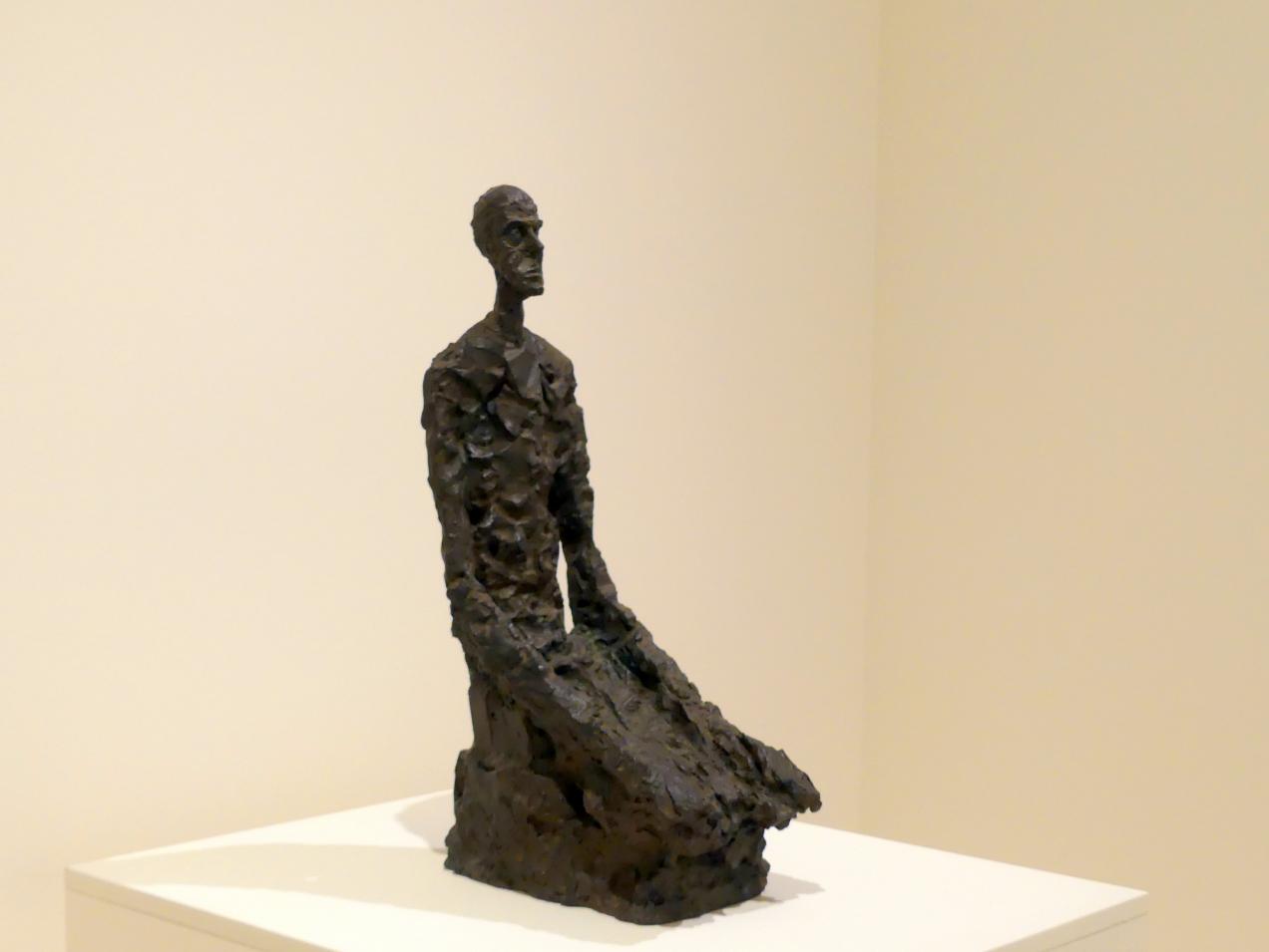 Alberto Giacometti (1914–1965), Halbporträt eines Mannes, Prag, Nationalgalerie im Messepalast, Ausstellung "Alberto Giacometti" vom 18.07.-01.12.2019, Kleine Skulpturen, 1965, Bild 3/6
