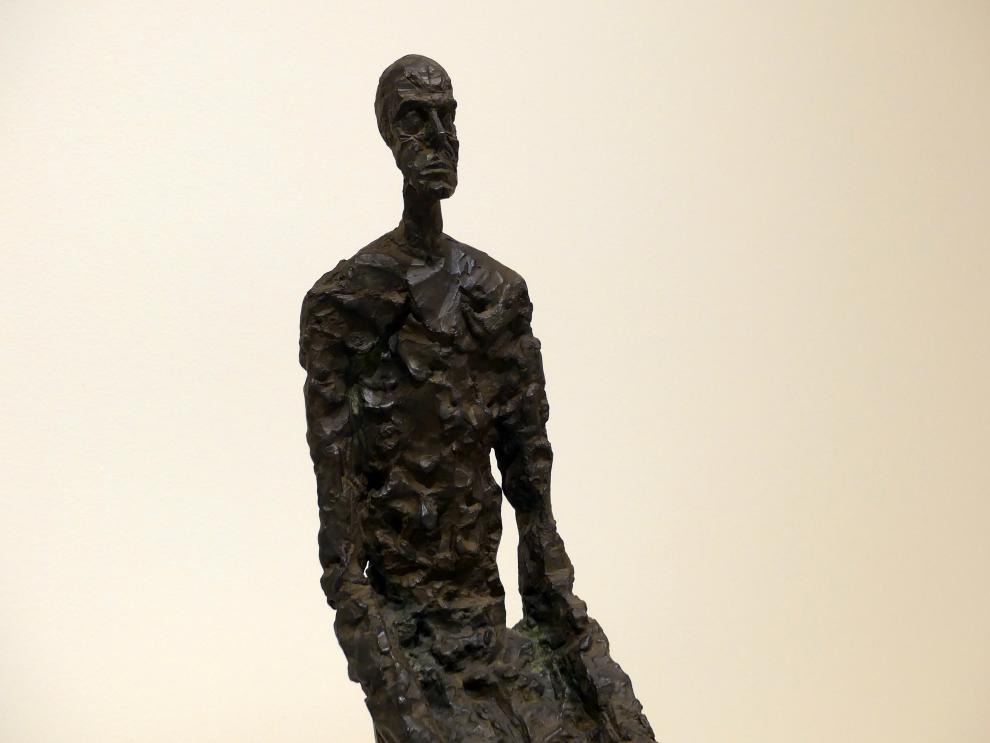 Alberto Giacometti (1914–1965), Halbporträt eines Mannes, Prag, Nationalgalerie im Messepalast, Ausstellung "Alberto Giacometti" vom 18.07.-01.12.2019, Kleine Skulpturen, 1965, Bild 5/6