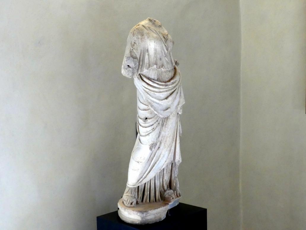 Weiblicher Torso (Göttin Nemesis), Prag, Nationalgalerie im Palais Schwarzenberg, 2. Obergeschoss, Saal 3, um 50–150, Bild 2/3
