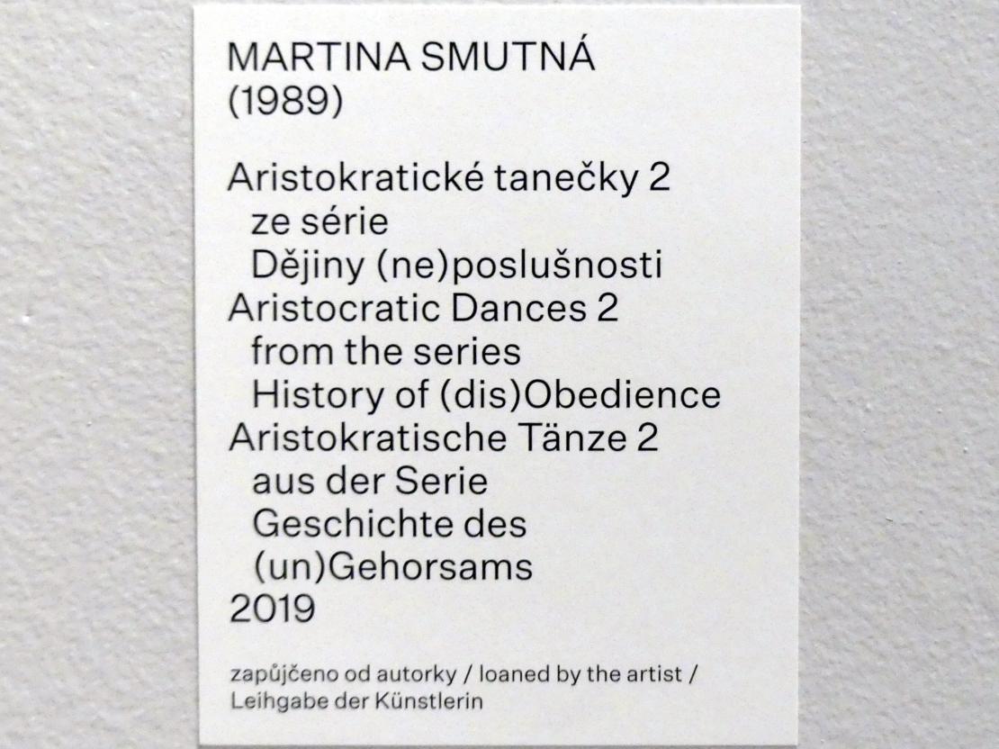 Martina Smutná (2018–2019), Aristokratische Tänze 2 aus der Serie Geschichte des (un)Gehorsams, Prag, Nationalgalerie im Salm-Palast, Ausstellung "Möglichkeiten des Dialogs" vom 02.12.2018-01.12.2019, Young Scene Challenge, 2019, Bild 2/2