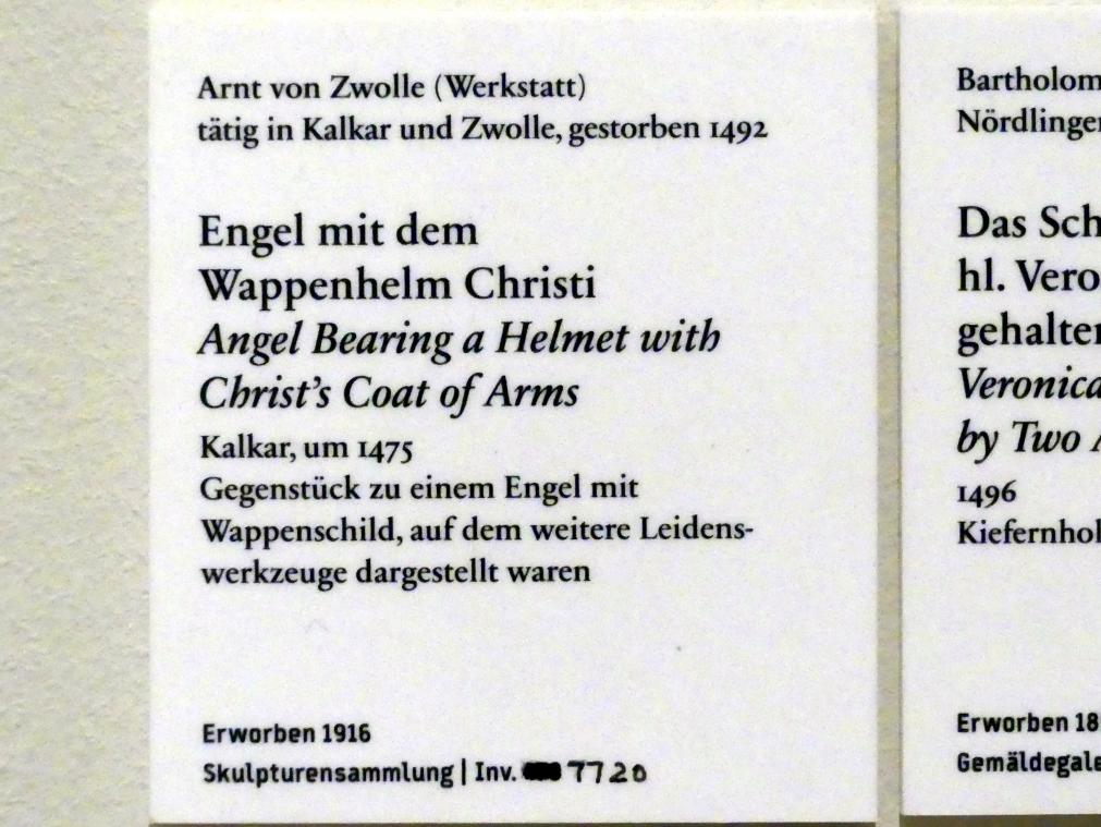 Arnt Beeldsnider (Arnt van Zwolle) (Werkstatt) (1475–1492), Engel mit dem Wappenhelm Christi, Berlin, Bode-Museum, Saal 107, um 1475, Bild 2/2