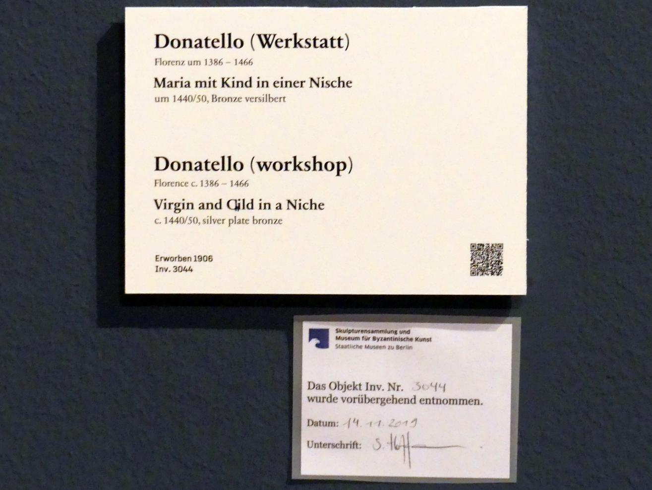 Donatello (Werkstatt) (1445), Maria mit Kind in einer Nische, Berlin, Bode-Museum, Saal 121, um 1440–1450, Bild 2/2