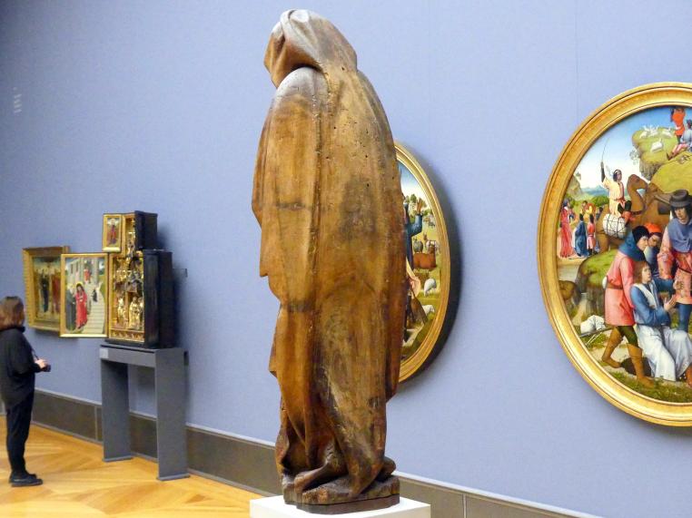 Trauernde Maria aus einer Kreuzigung Christi, Berlin, Bode-Museum, Saal 208, um 1420–1430, Bild 5/6
