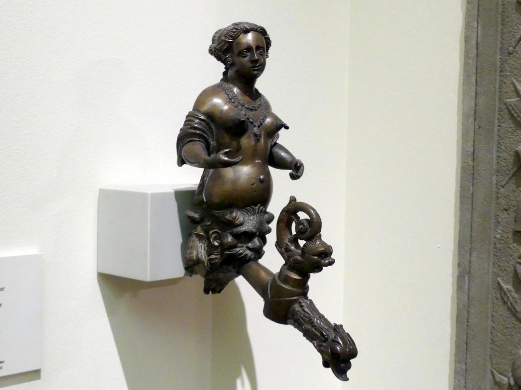 Weibliche Halbfigur als Wandbrunnen, Berlin, Bode-Museum, Saal 218, Mitte 16. Jhd., Bild 2/3