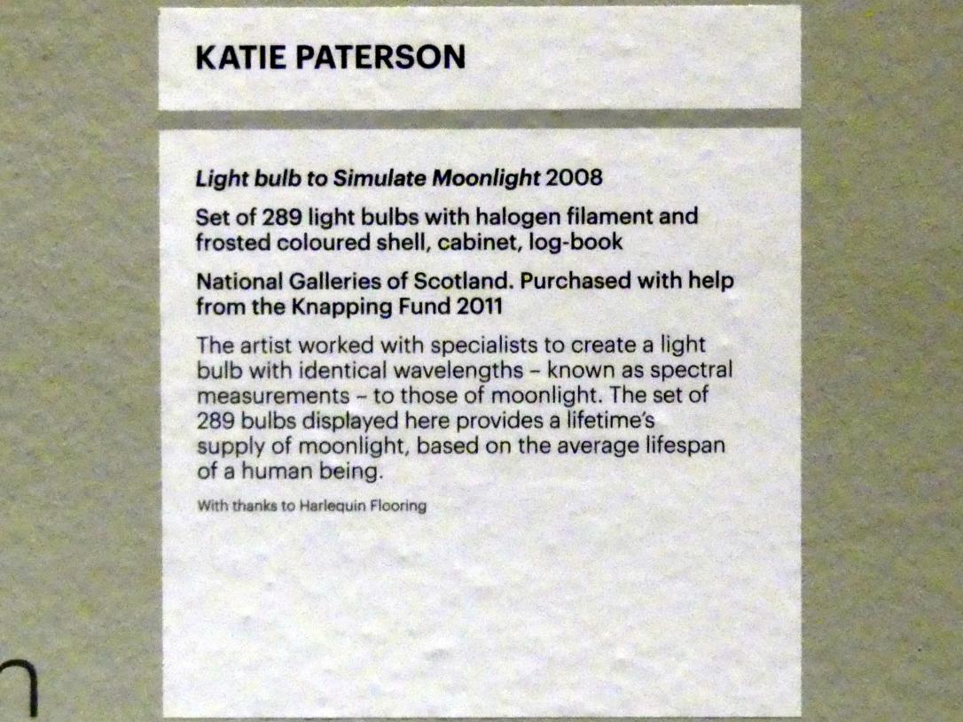 Katie Paterson (2007–2019), Glühbirne zur Simulation des Mondlichtes, Edinburgh, Scottish National Gallery of Modern Art, Gebäude One, Saal 6 - Katie Paterson, 2008, Bild 2/2