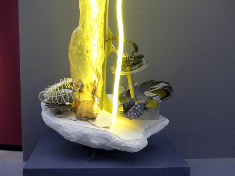 Zdeněk Pešánek (1931–1936), Modell für die Skulptur am Haupteingang des Prager Elektrifizierungsamtes, Prag, Nationalgalerie im Messepalast, 1918-1939, Saal 10, 1936, Bild 4/5