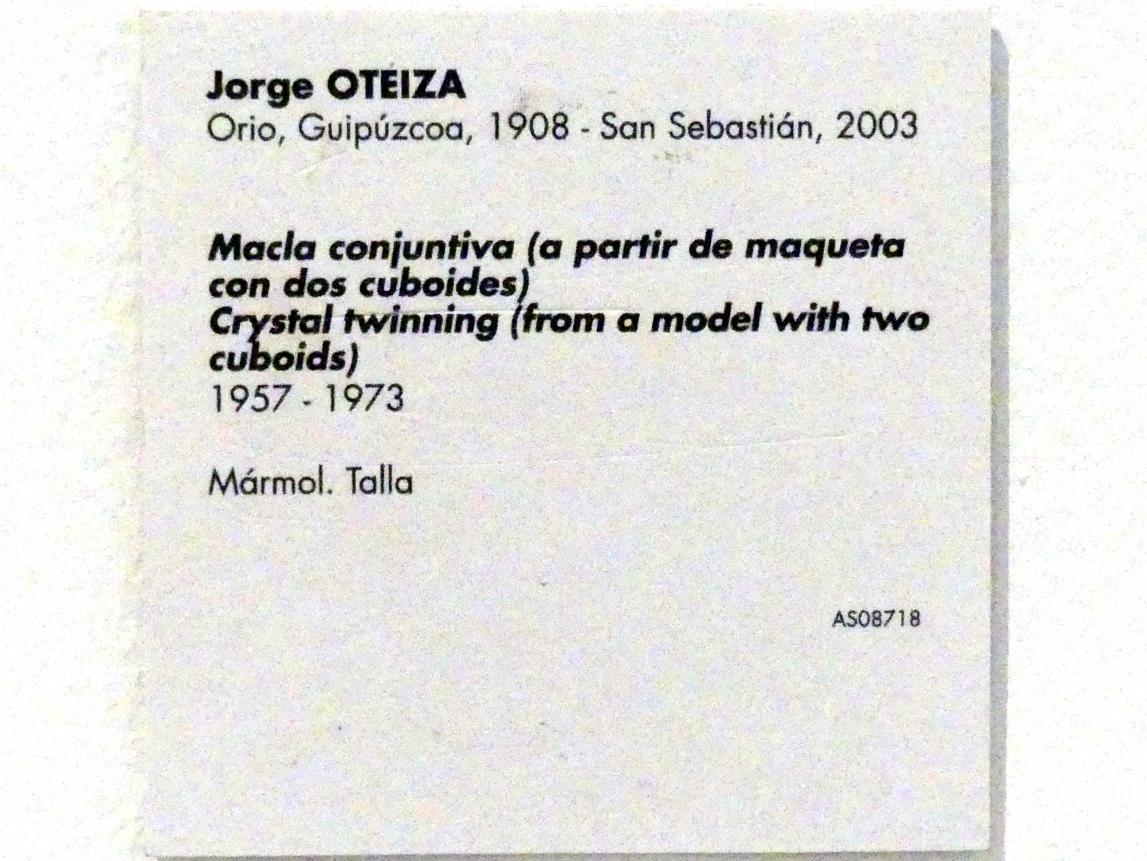 Jorge Oteiza (1957–1973), Kristallzwilling (von einem Modell mit zwei Quadern), Madrid, Museo Reina Sofía, Saal 407, 1973, Bild 3/3