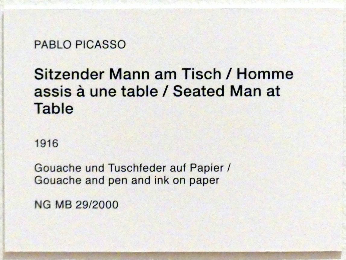 Pablo Picasso (1897–1972), Sitzender Mann am Tisch, Berlin, Museum Berggruen, Stülerbau, 1. Obergeschoss, 1916, Bild 2/2