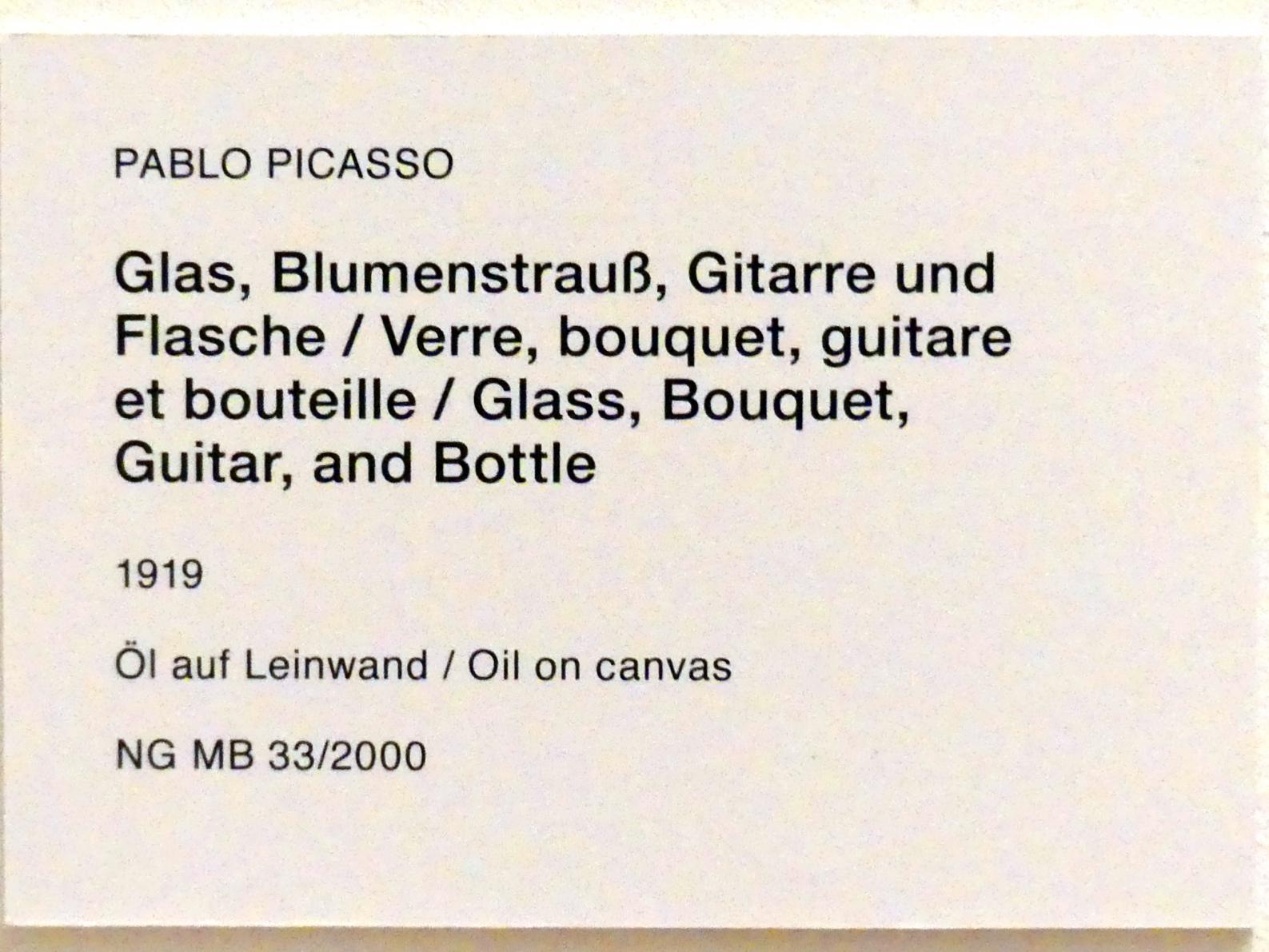 Pablo Picasso (1897–1972), Glas, Blumenstrauß, Gitarre und Flasche, Berlin, Museum Berggruen, Stülerbau, 1. Obergeschoss, 1919, Bild 2/2