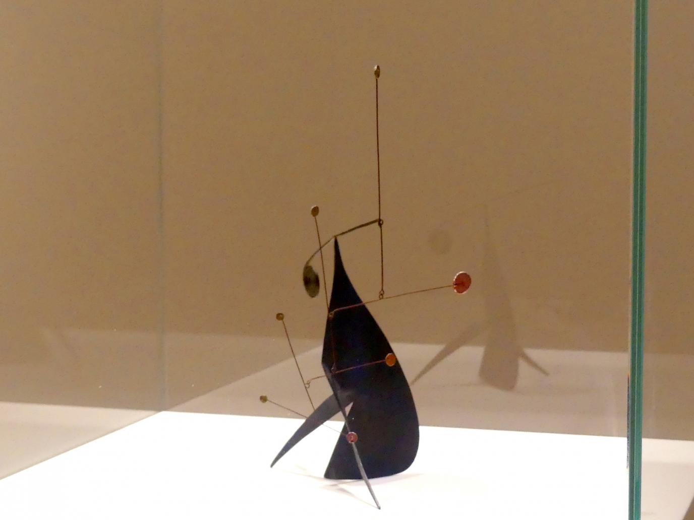 Alexander Calder (1928–1972), Kleines Mobile, Berlin, Museum Berggruen, Kommandantenhaus, 2. Obergeschoss, Undatiert, Bild 2/4