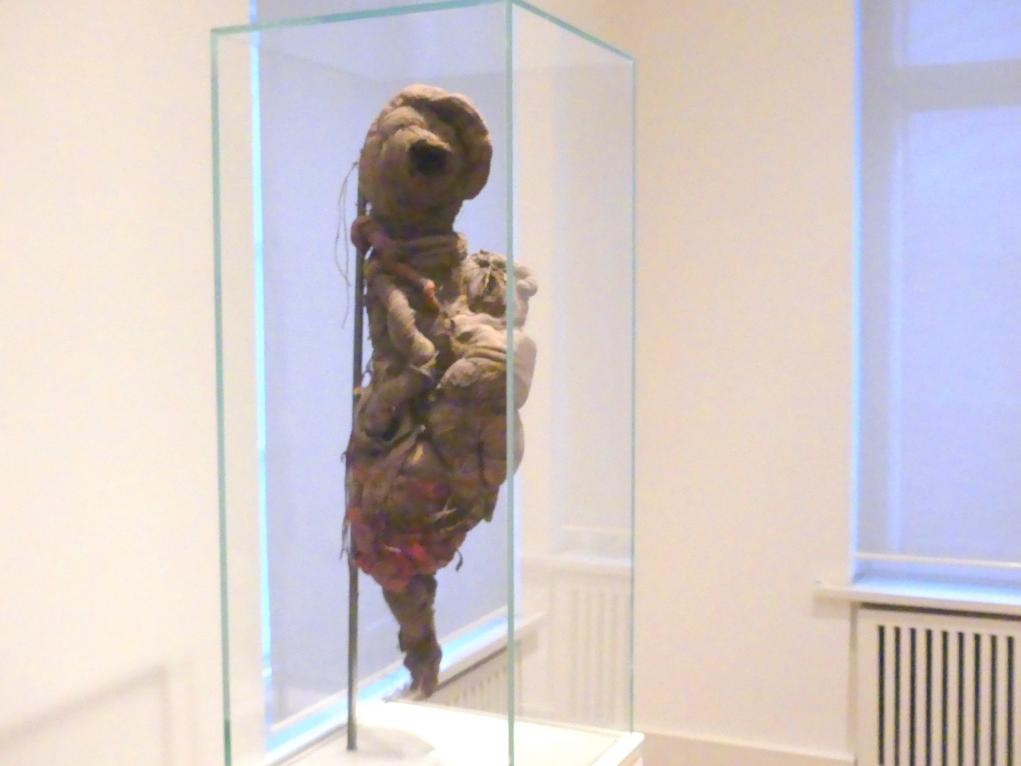 Michel Nedjar (1982), Puppe und Maske, Berlin, Sammlung Scharf-Gerstenberg, Obergeschoß, Saal 11, um 1982–1983, Bild 3/4