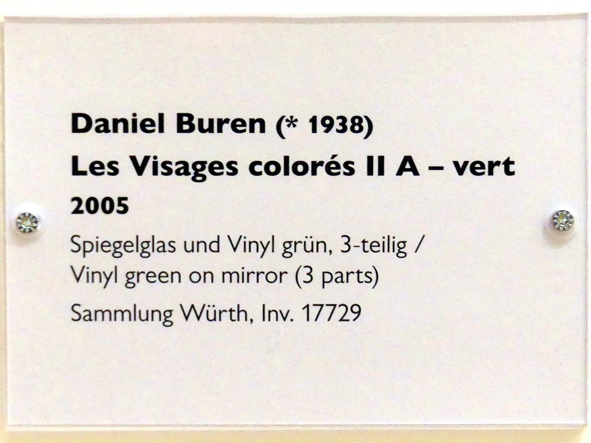 Daniel Buren (1985–2015), Les Visages colorés II A - vert, Schwäbisch Hall, Kunsthalle Würth, Ausstellung "Lust auf mehr" vom 30.09.2019 - 20.09.2020, Obergeschoss, 2005, Bild 2/2