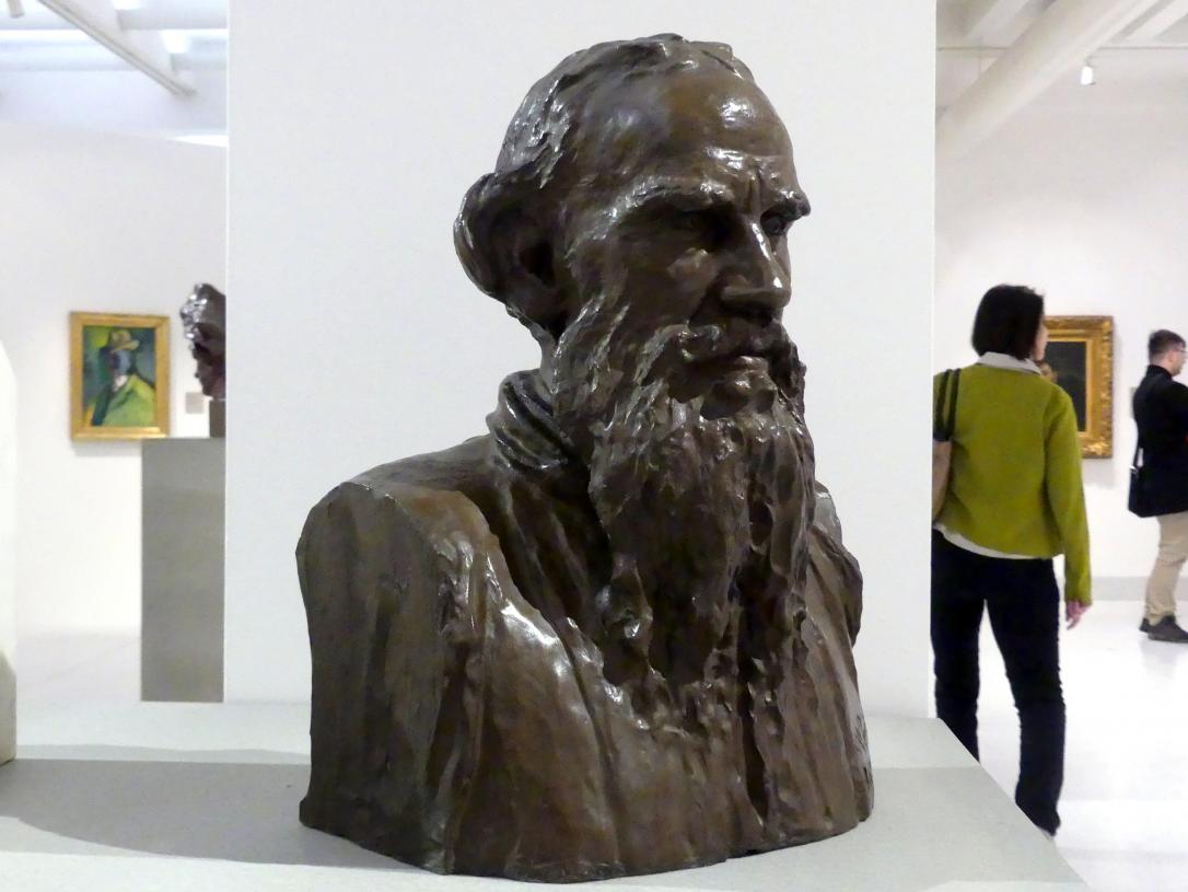 Ilja Jefimowitsch Repin (1884–1915), Büste von Leo Tolstoy, Prag, Nationalgalerie im Messepalast, Das lange Jahrhundert, Saal 1, 1891, Bild 2/3