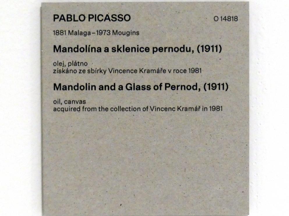 Pablo Picasso (1897–1972), Mandoline und ein Glas Pernod, Prag, Nationalgalerie im Messepalast, Das lange Jahrhundert, Saal 13, 1911, Bild 2/2