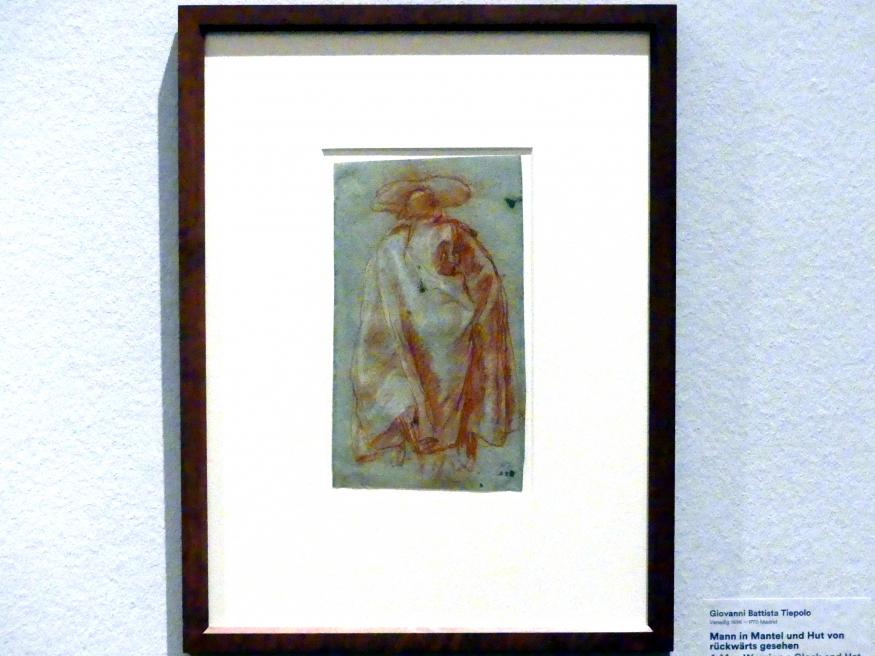 Giovanni Battista Tiepolo (1715–1785), Mann in Mantel und Hut von rückwärts gesehen, Stuttgart, Staatsgalerie, Ausstellung "Tiepolo"  vom 11.10.2019 - 02.02.2020, Saal 8: Die Würzburger Residenz, 1752, Bild 2/3