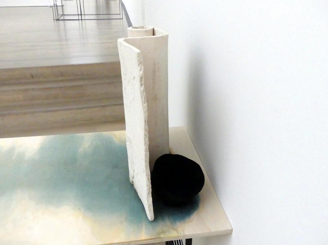 Katinka Bock (2010), Roman Corner, Stuttgart, Kunstmuseum, Saal 18, 2010, Bild 3/6