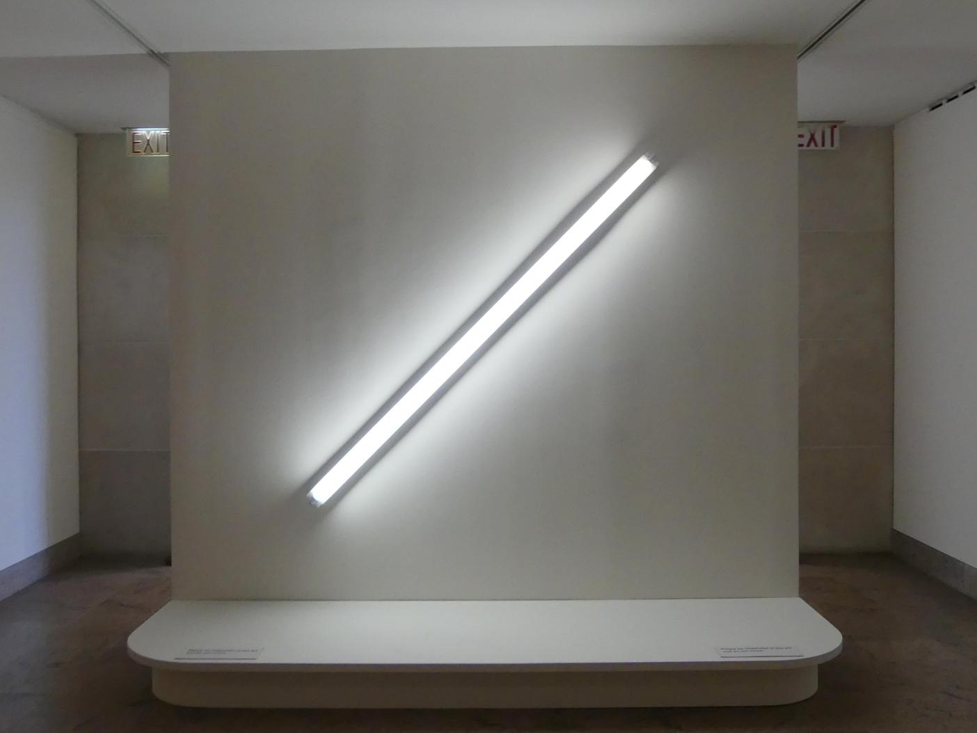 Dan Flavin (1963–1970), Diagonale vom 25. Mai 1963 (Für Robert Rosenblum), New York, Metropolitan Museum of Art (Met), Saal 917, 1963
