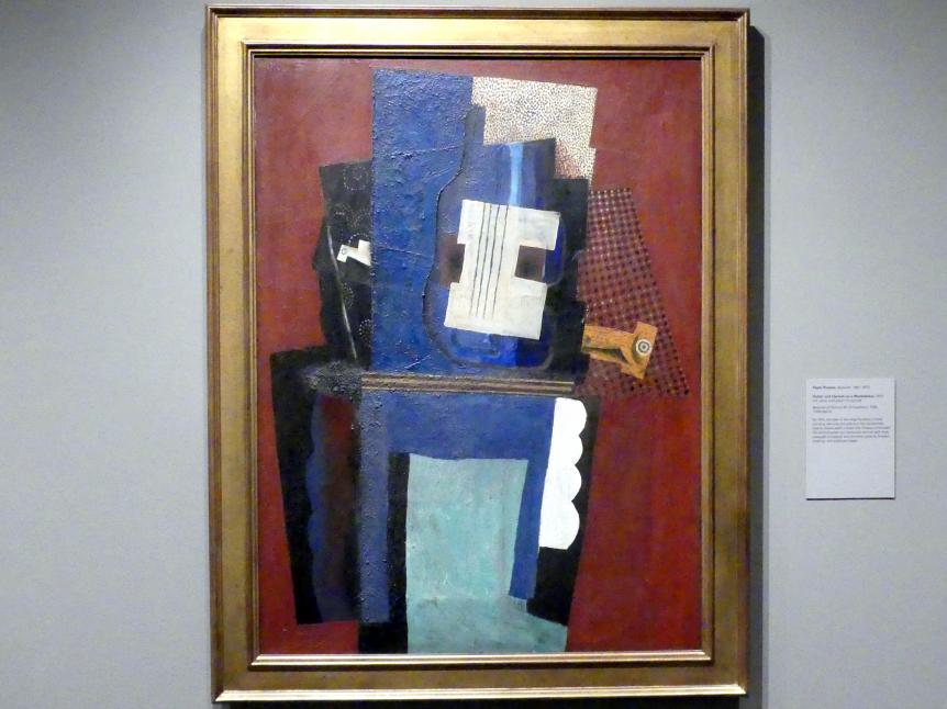 Pablo Picasso (1897–1972), Gitarre und Klarinette auf einem Kaminsims, New York, Metropolitan Museum of Art (Met), Saal 910, 1915