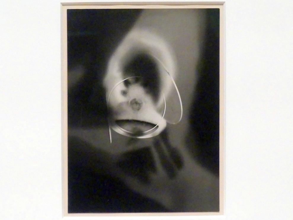 Man Ray (1914–1939), Rayograph, New York, Museum of Modern Art (MoMA), Saal 508, 1923, Bild 2/3