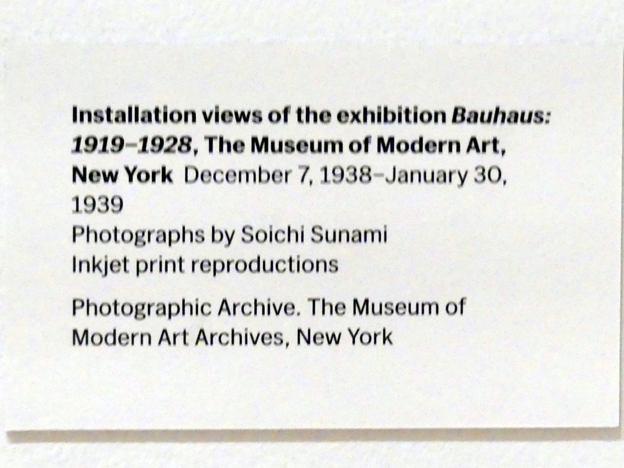 Soichi Sunami (1939), Ausstelleransicht der Ausstellung "Bauhaus: 1919-1928", Museum of Modern Art, New York, 7. Dezember 1938 - 30. Januar 1939, New York, Museum of Modern Art (MoMA), Saal 519, 1939, Bild 2/2