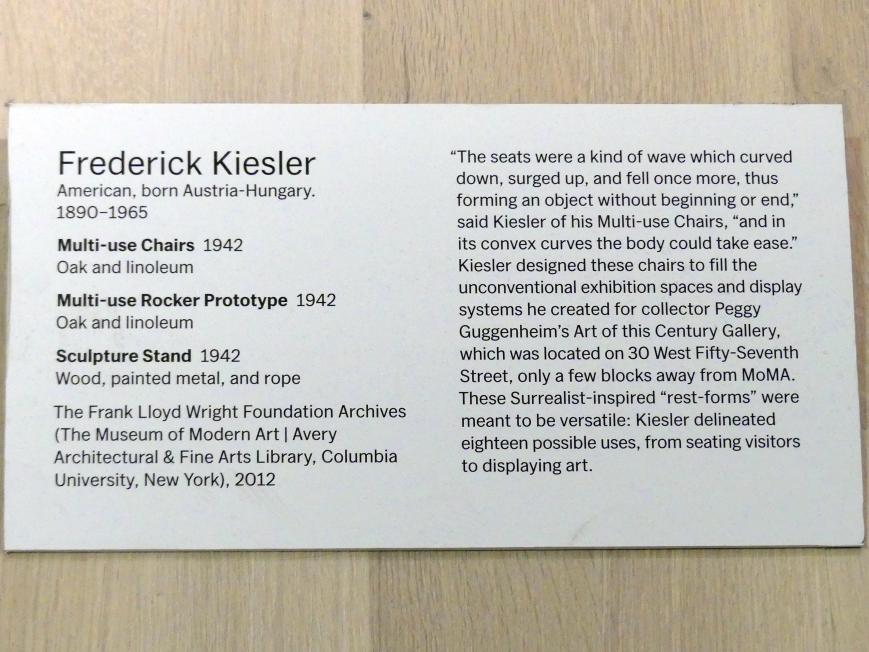 Friedrich Kiesler (Frederick Kiesler) (1942–1947), Mehrzweckstuhl, New York, Museum of Modern Art (MoMA), Saal 519, 1942, Bild 2/3