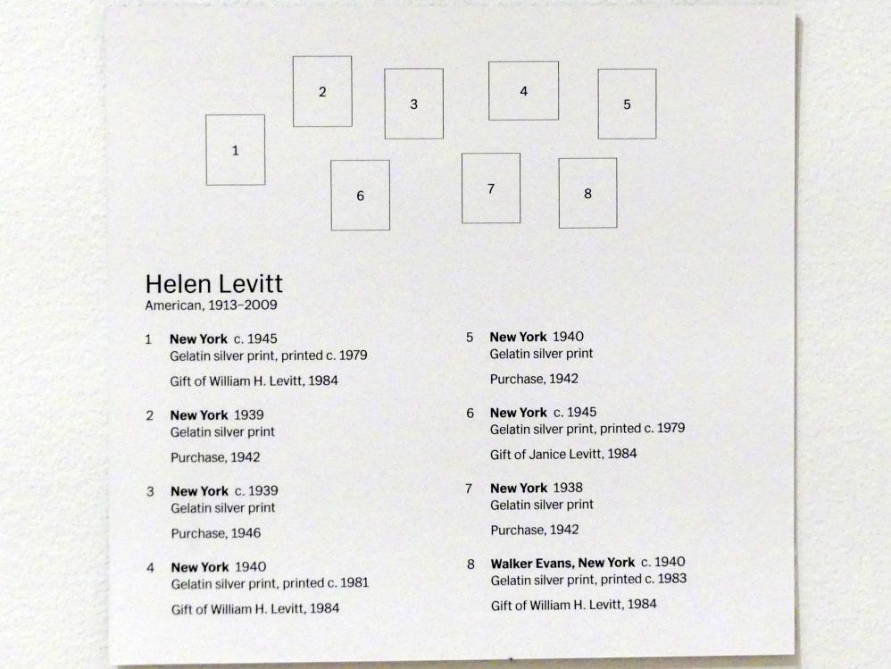 Helen Levitt (1938–1952), New York, New York, Museum of Modern Art (MoMA), Saal 402, um 1939, Bild 2/2
