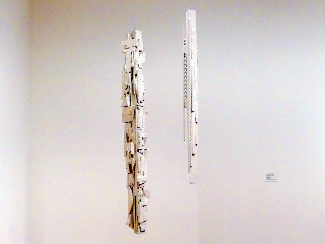 Louise Nevelson (1954–1983), Hängende Säule (von Dawns Hochzeitsfest), New York, Museum of Modern Art (MoMA), Saal 404, 1959, Bild 1/3