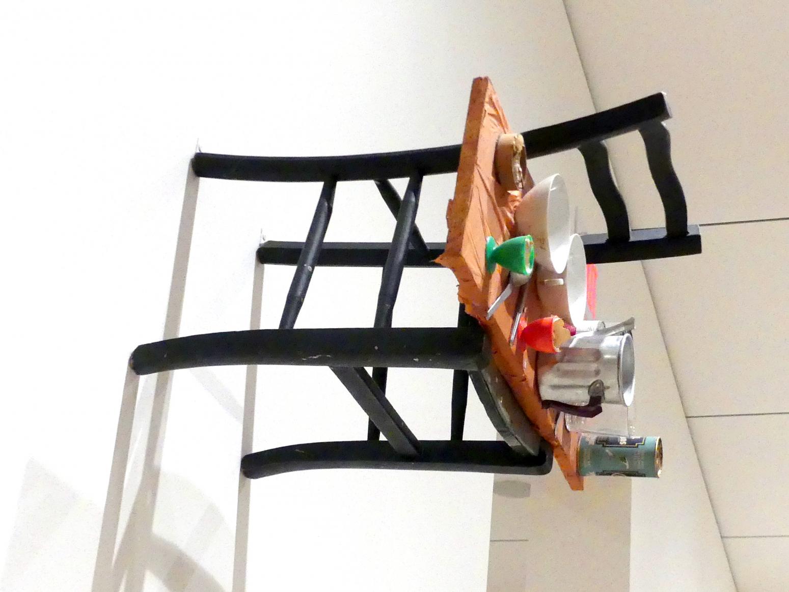 Daniel Spoerri (1955–2014), Kichkas Frühstück I, New York, Museum of Modern Art (MoMA), Saal 408, 1960, Bild 4/5
