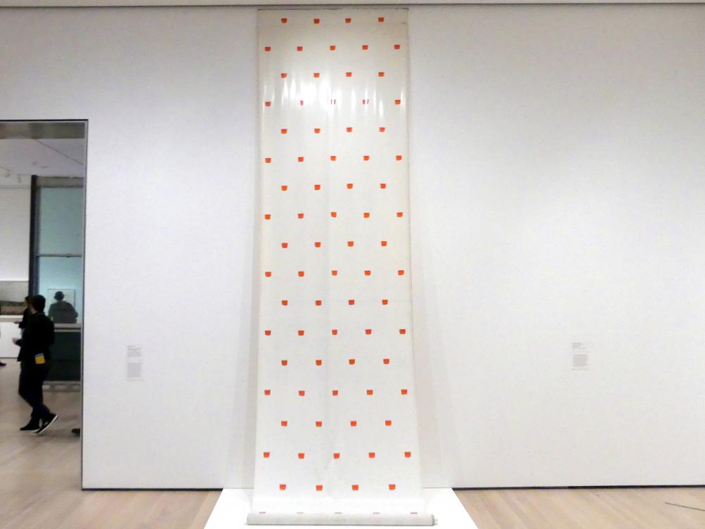 Niele Toroni (1969), Abdrücke eines Pinsels Nr. 50, wiederholt in regelmäßigen Abständen von 30 cm, New York, Museum of Modern Art (MoMA), Saal 415, 1969