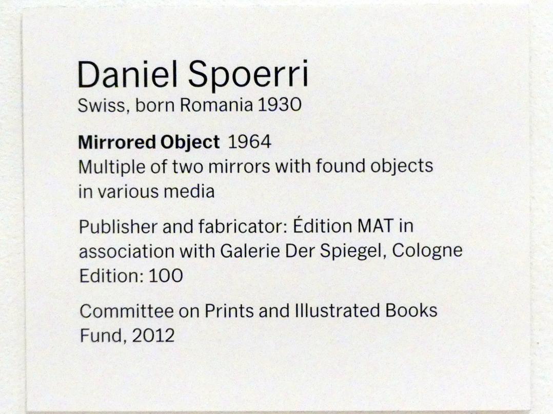 Daniel Spoerri (1955–2014), Gespiegeltes Objekt, New York, Museum of Modern Art (MoMA), Saal 416, 1964, Bild 2/2