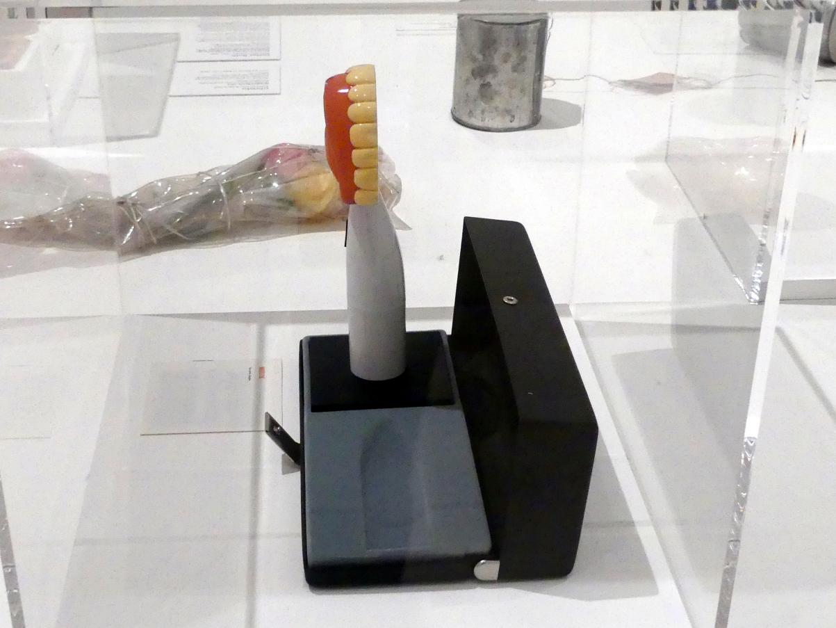 Richard Hamilton (1949–1981), Der Kritiker lacht, New York, Museum of Modern Art (MoMA), Saal 416, 1971–1972, Bild 2/3