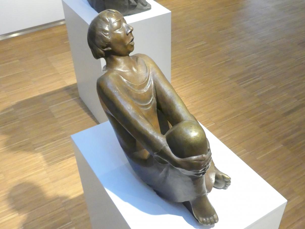 Ernst Barlach (1906–1936), Der singende Mann, Nürnberg, Germanisches Nationalmuseum, Saal 210, 1928, Bild 3/5