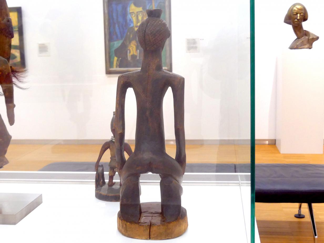 Hockende, Nürnberg, Germanisches Nationalmuseum, Saal 211, um 1900, Bild 2/4