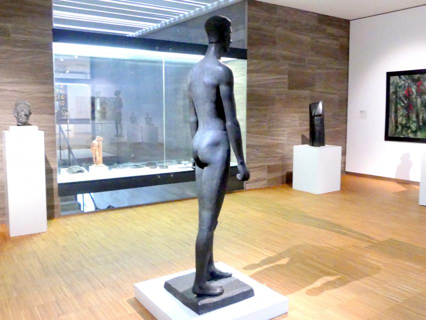 Gerhard Marcks (1932–1975), Schreitender Jüngling, Nürnberg, Germanisches Nationalmuseum, Saal 222, 1960, Bild 5/6