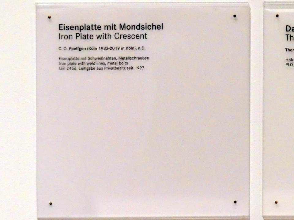 C.O. Paeffgen (1969–1972), Eisenplatte mit Mondsichel, Nürnberg, Germanisches Nationalmuseum, Saal 227, Undatiert, Bild 2/2