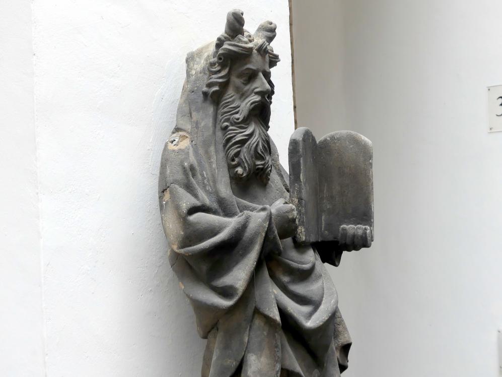 Moses mit den Gesetzestafeln, Nürnberg, Hauptmarkt, jetzt Nürnberg, Germanisches Nationalmuseum, Saal 30, um 1385–1392, Bild 3/5