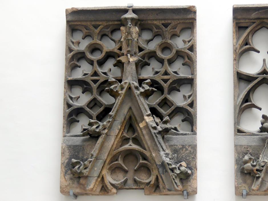 Konsolbüsten und Maßwerk-Architektur, Nürnberg, Hauptmarkt, jetzt Nürnberg, Germanisches Nationalmuseum, Saal 30, um 1385–1392, Bild 2/11