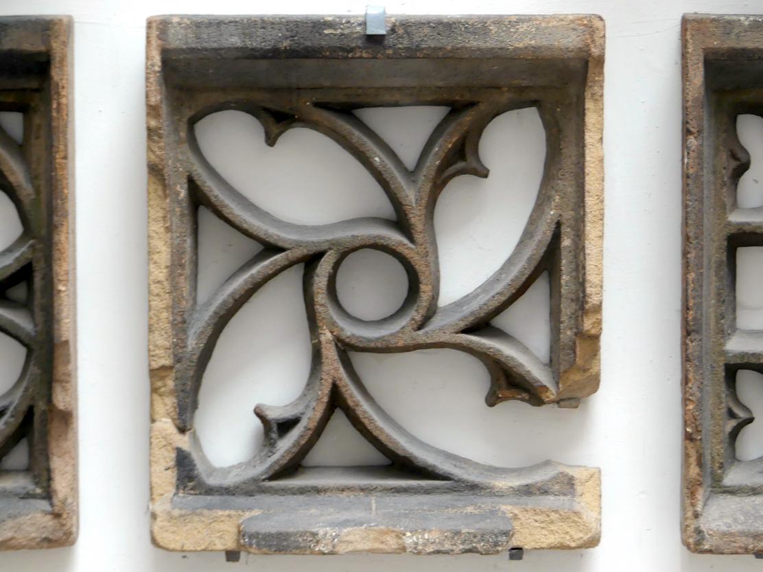 Konsolbüsten und Maßwerk-Architektur, Nürnberg, Hauptmarkt, jetzt Nürnberg, Germanisches Nationalmuseum, Saal 30, um 1385–1392, Bild 9/11