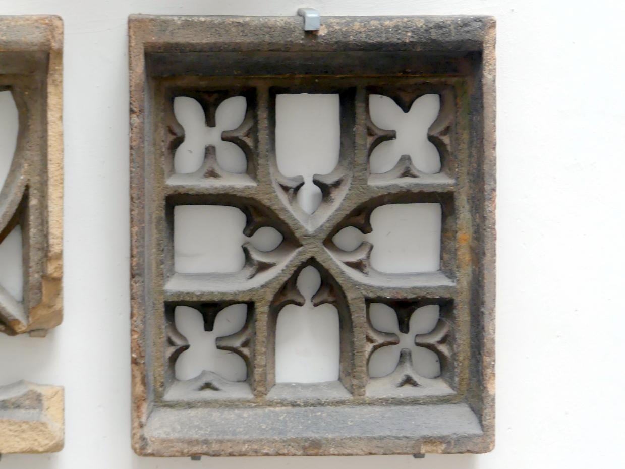 Konsolbüsten und Maßwerk-Architektur, Nürnberg, Hauptmarkt, jetzt Nürnberg, Germanisches Nationalmuseum, Saal 30, um 1385–1392, Bild 10/11