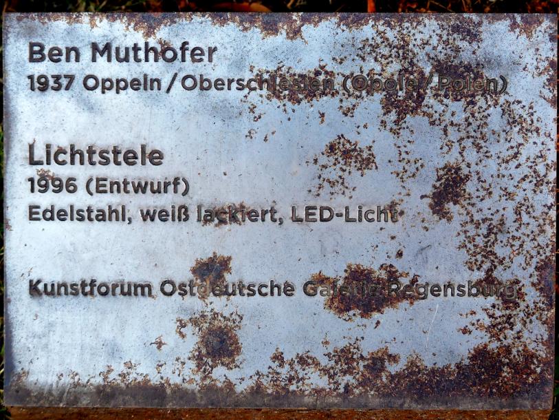 Ben Muthofer (Norbert Muthofer) (1981–1996), Lichtstele, Regensburg, Stadtpark, 1996, Bild 2/5