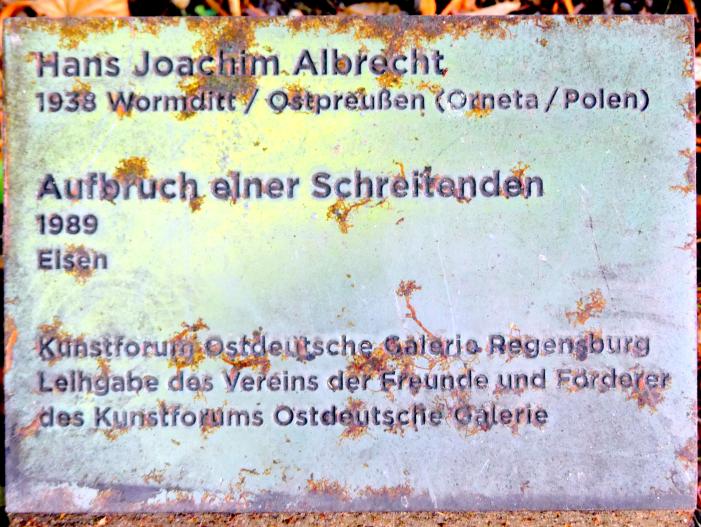 Hans Joachim Albrecht (1989–1999), Aufbruch einer Schreitenden, Regensburg, Stadtpark, 1989, Bild 3/6