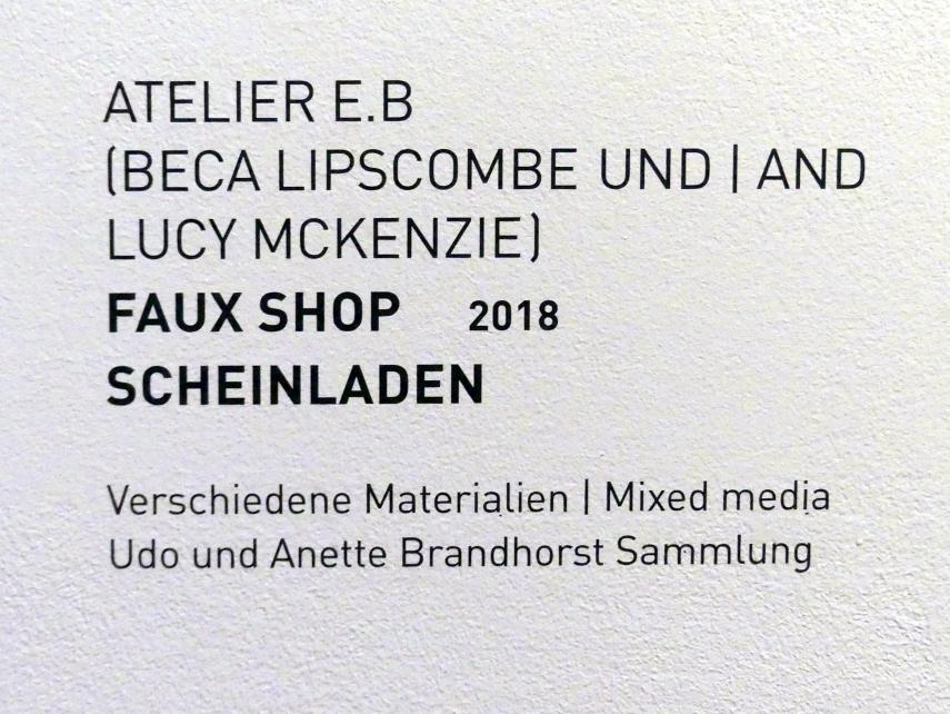 Lucy McKenzie (1997–2019), Scheinladen atelier e.b, München, Museum Brandhorst, Ausstellung "Lucy McKenzie - Prime Suspect" vom 10.09.2020 - 21.02.2021, Saal -1.1, 2018, Bild 2/2