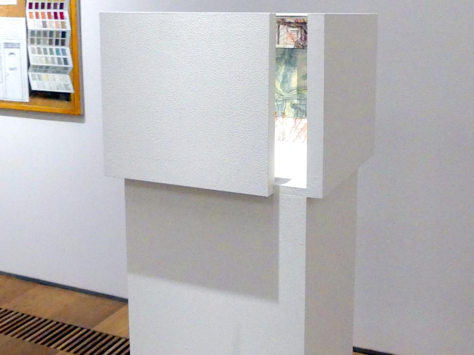 Lucy McKenzie (1997–2019), Faschistisches Badezimmer, München, Museum Brandhorst, Ausstellung "Lucy McKenzie - Prime Suspect" vom 10.09.2020 - 21.02.2021, Saal -1.6, 2012, Bild 3/5