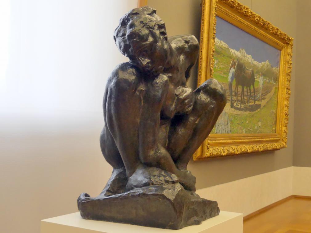 Auguste Rodin (1863–1917), Kauernde, München, Neue Pinakothek in der Alten Pinakothek, Saal III, um 1880–1882, Bild 2/5