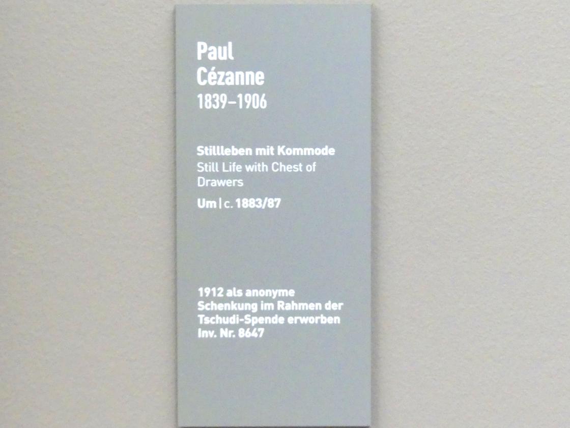 Paul Cézanne (1866–1906), Stillleben mit Kommode, München, Neue Pinakothek in der Alten Pinakothek, Saal II, um 1883–1887, Bild 2/2