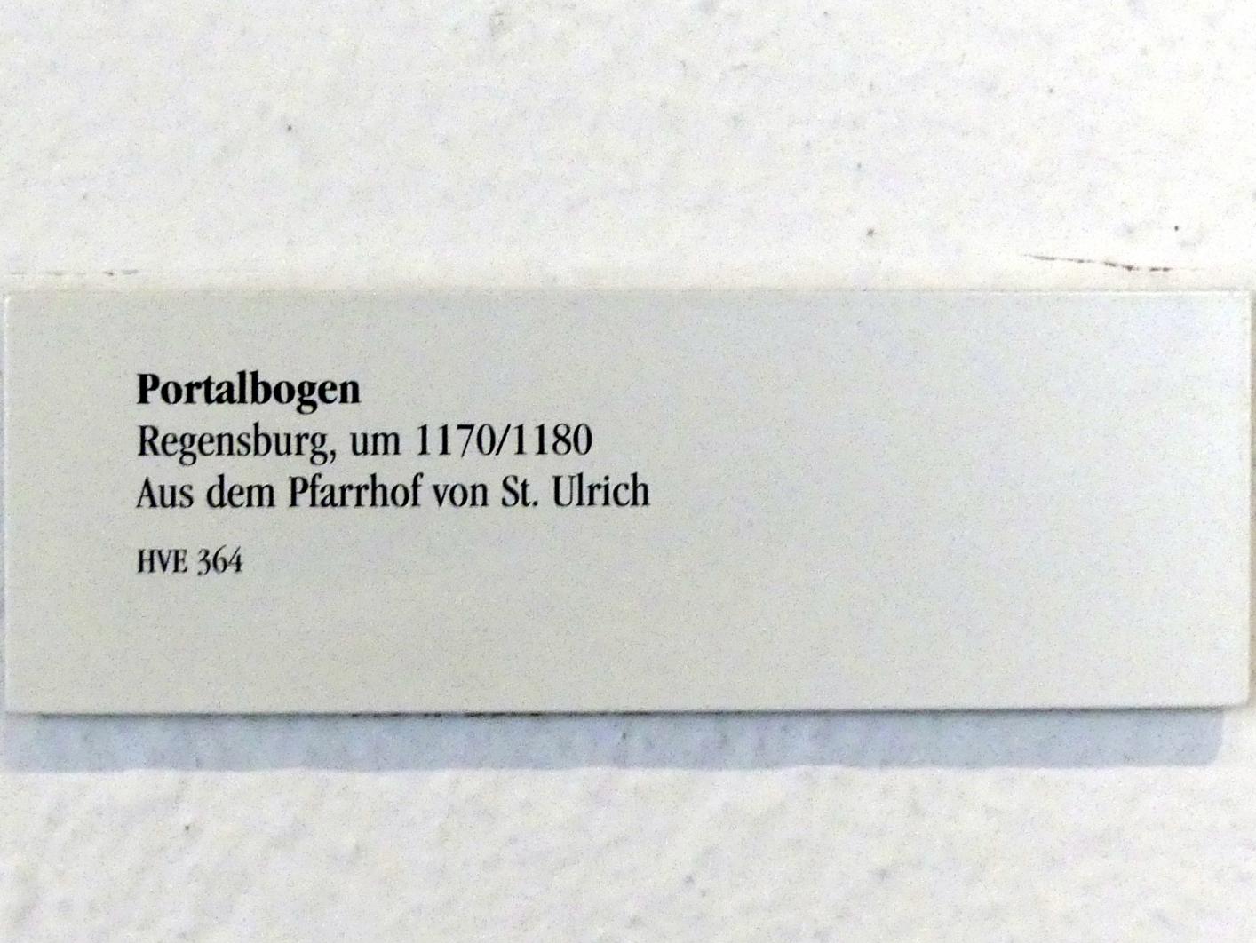 Portalbogen, Regensburg, ehem. Dompfarrkirche St. Ulrich, jetzt Regensburg, Historisches Museum, um 1170–1180, Bild 2/2